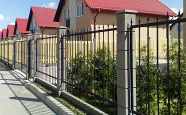 Забор с кирпичными столбами Солигалич